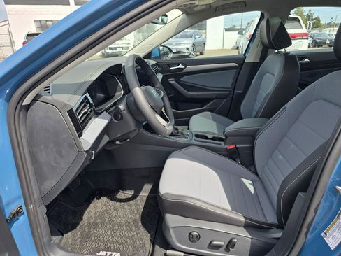 New 2026 Volkswagen Jetta SE FWD image 18
