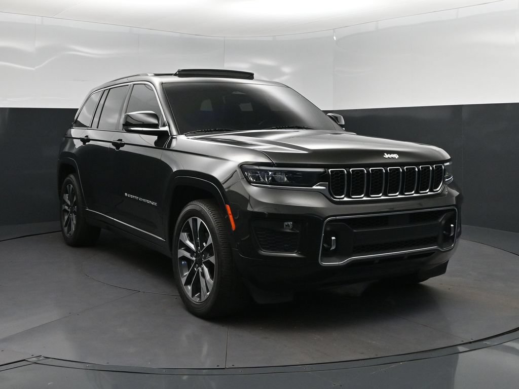 Used 2024 Jeep Grand Cherokee Overland w/ Luxury Tech Group IV AWD/4WD image 9