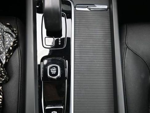 Used 2023 Volvo S60 B5 Plus w/ Climate Package image 10