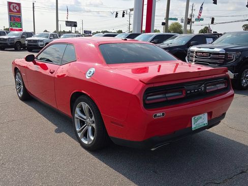 Used 2022 Dodge Challenger R/T RWD image 10