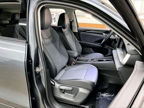 New 2026 Volkswagen Tiguan SE AWD/4WD image 10