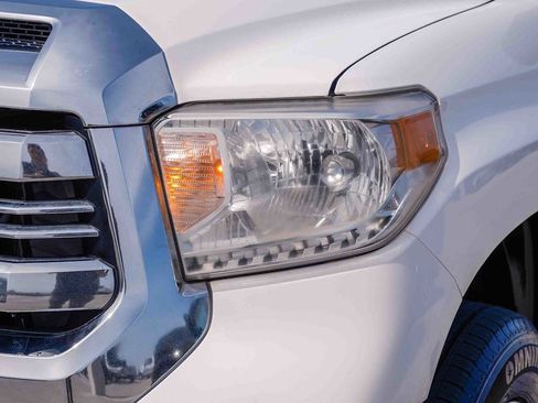 Used 2017 Toyota Tundra SR5 RWD image 11
