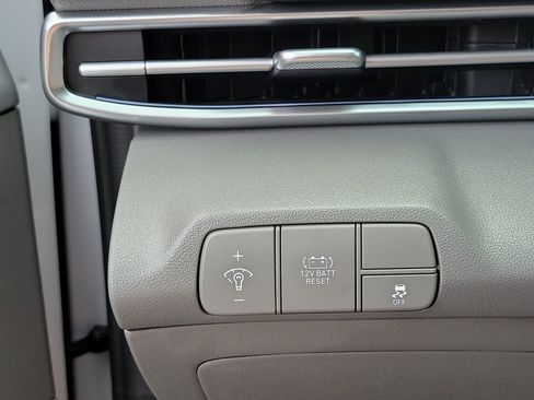 Certified 2025 Hyundai Elantra SEL FWD image 11