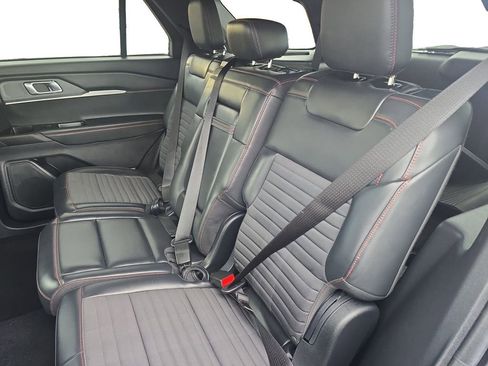 Used 2025 Ford Explorer ST-Line w/ ST-Line Street Pack image 14