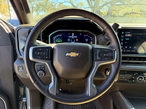 Used 2025 Chevrolet Silverado 3500 LTZ w/ LTZ Convenience Package image 6