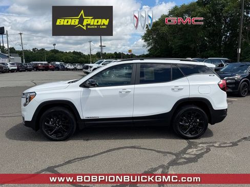 Used 2023 GMC Terrain SLE w/ Elevation Edition AWD/4WD image 2