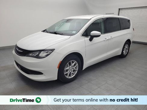 Used 2023 Chrysler Voyager LX FWD image 1