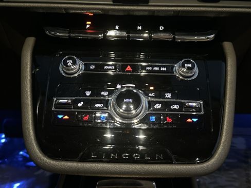 Used 2022 Lincoln Corsair Reserve w/ Elements Package FWD image 15
