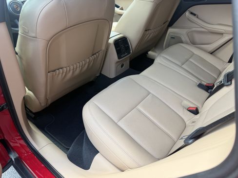 Certified 2024 Porsche Macan AWD/4WD image 17