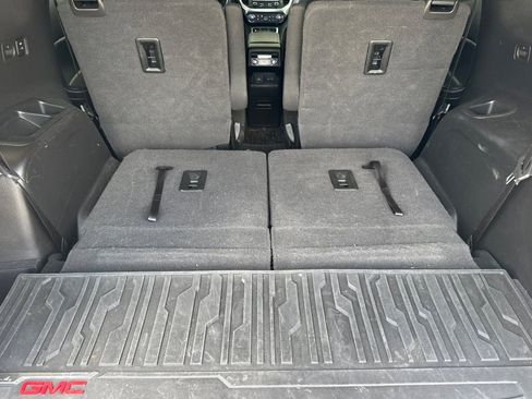 Used 2020 GMC Acadia SLE w/ Driver Convenience Package FWD image 17