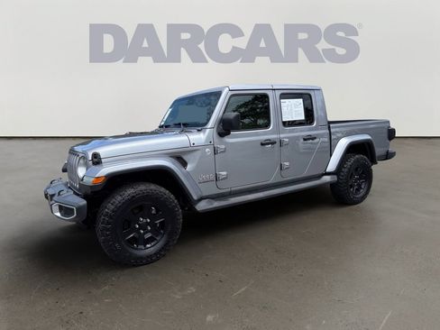 Used 2020 Jeep Gladiator Overland w/ Dual Top Group AWD/4WD image 3