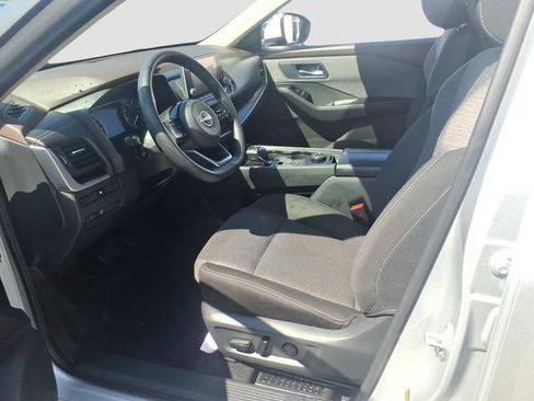 Used 2023 Nissan Rogue SV AWD/4WD image 3