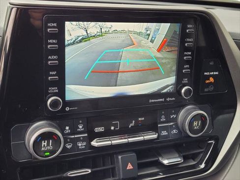 Certified 2022 Toyota Highlander LE image 15