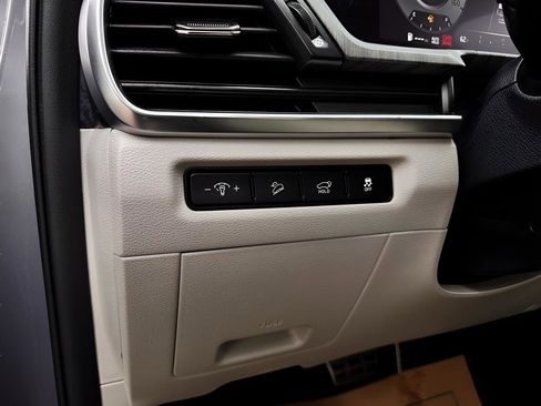 Used 2025 Kia Telluride SX w/ SX Captain's Chair Package FWD image 21