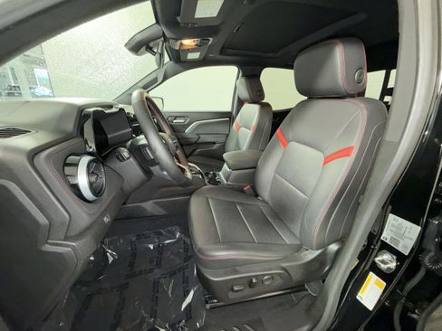 Used 2023 Chevrolet Colorado Z71 w/ Z71 Convenience Package 2 image 13