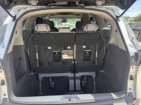 Used 2023 Toyota Sienna LE FWD image 16
