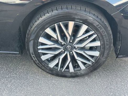 Used 2024 Nissan Altima 2.5 SV AWD/4WD image 14