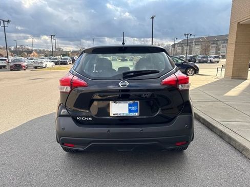 Used 2020 Nissan Kicks S image 3