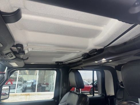 Used 2022 Jeep Gladiator Overland image 21