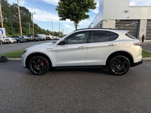 Used 2024 Alfa Romeo Stelvio AWD image 5