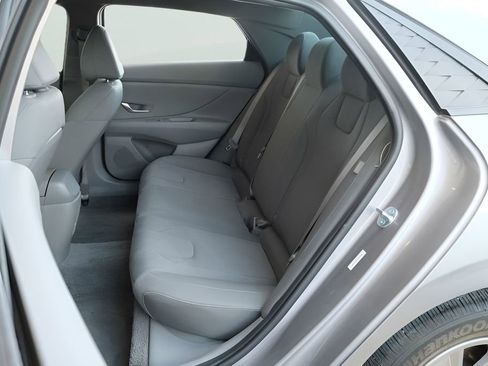 Used 2025 Hyundai Elantra SE FWD image 8