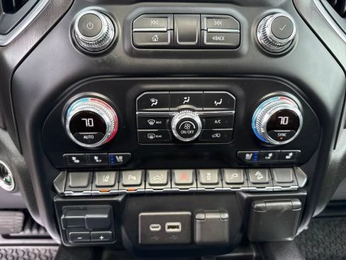 Used 2021 GMC Sierra 2500 AT4 w/ AT4 Premium Plus Package AWD/4WD image 17