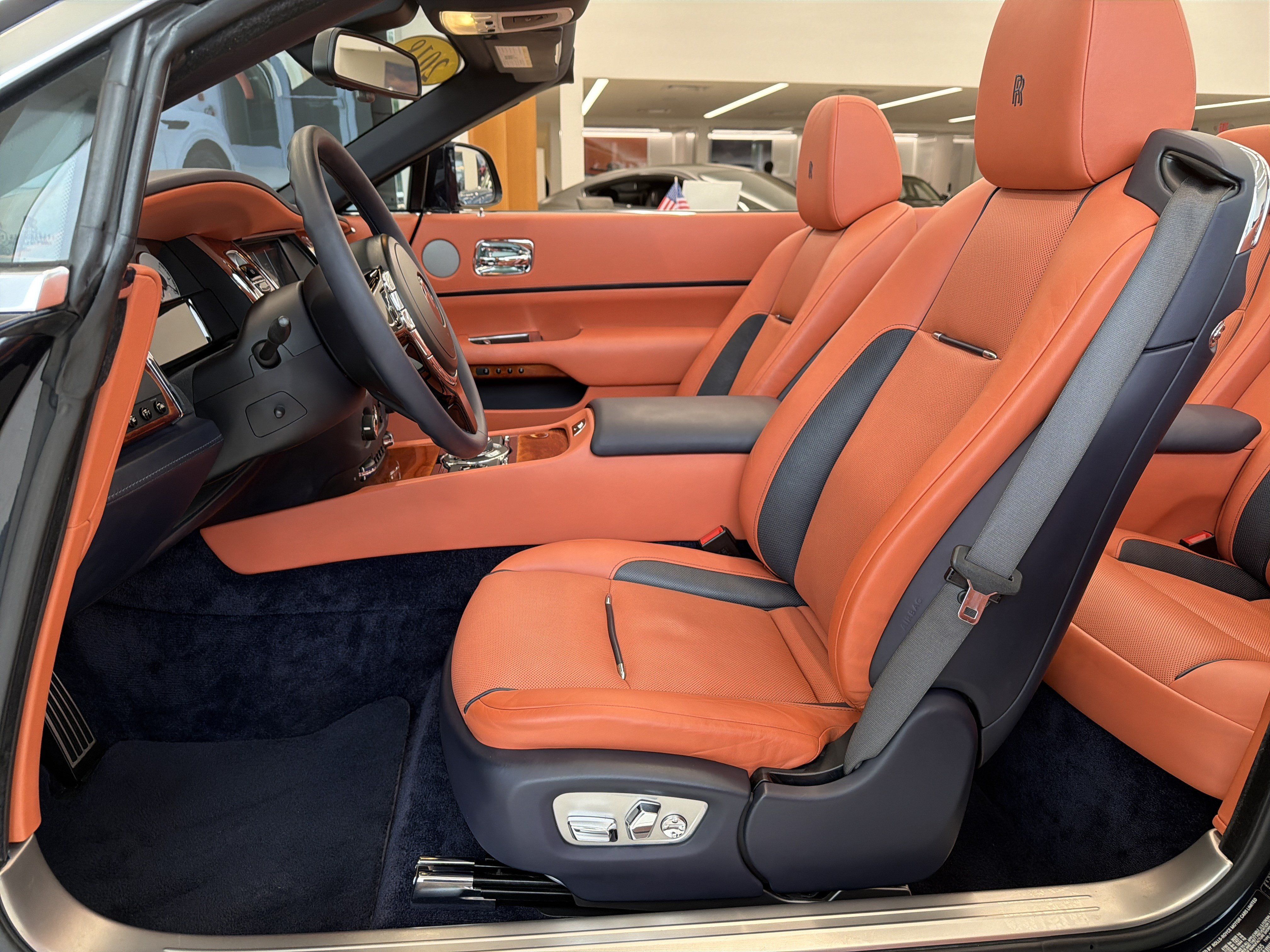 Certified 2018 Rolls-Royce Dawn RWD image 16