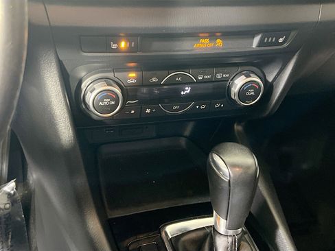 Used 2018 MAZDA MAZDA3 Touring image 16