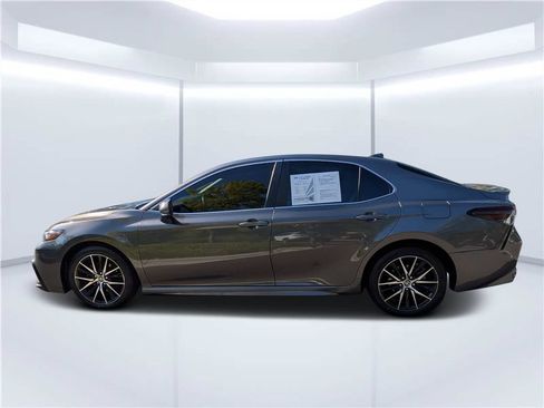 Used 2022 Toyota Camry SE FWD image 7