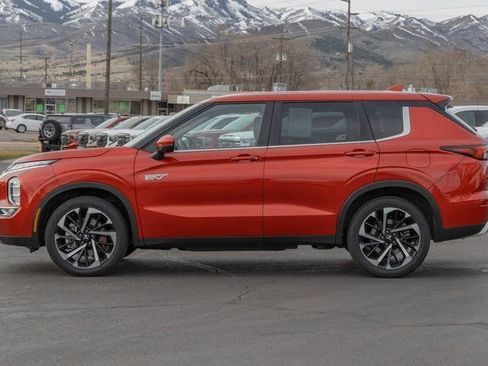 Used 2023 Mitsubishi Outlander SE AWD/4WD image 3