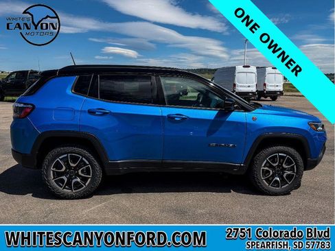Used 2025 Jeep Compass Trailhawk AWD/4WD image 11