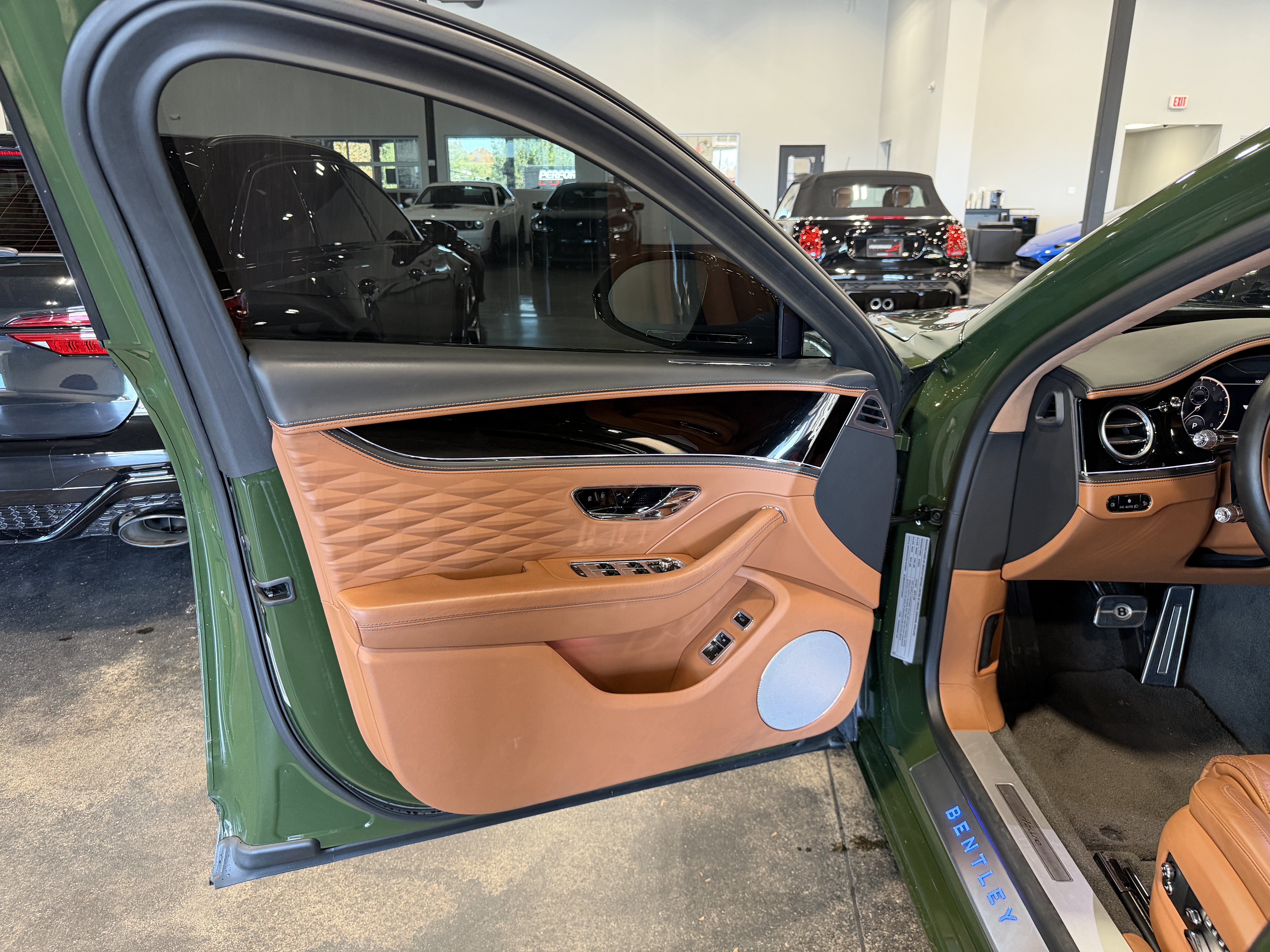 Used 2023 Bentley Flying Spur Azure AWD/4WD image 9