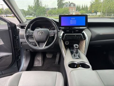 Used 2024 Toyota Venza XLE AWD/4WD image 16