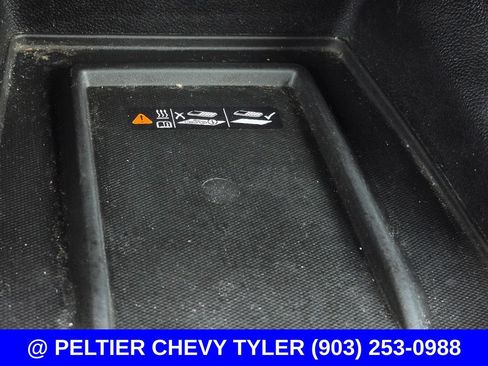 Used 2023 Chevrolet Traverse LT FWD image 28