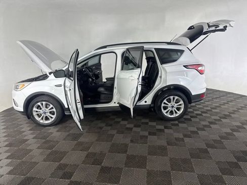 Used 2017 Ford Escape SE w/ SE Leather Comfort Package FWD image 9