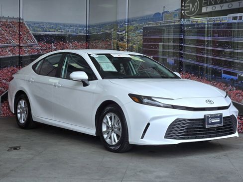 Used 2025 Toyota Camry LE image 1