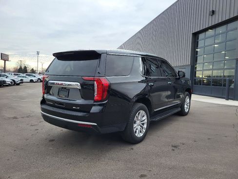 Used 2023 GMC Yukon SLT w/ SLT Premium Package image 3