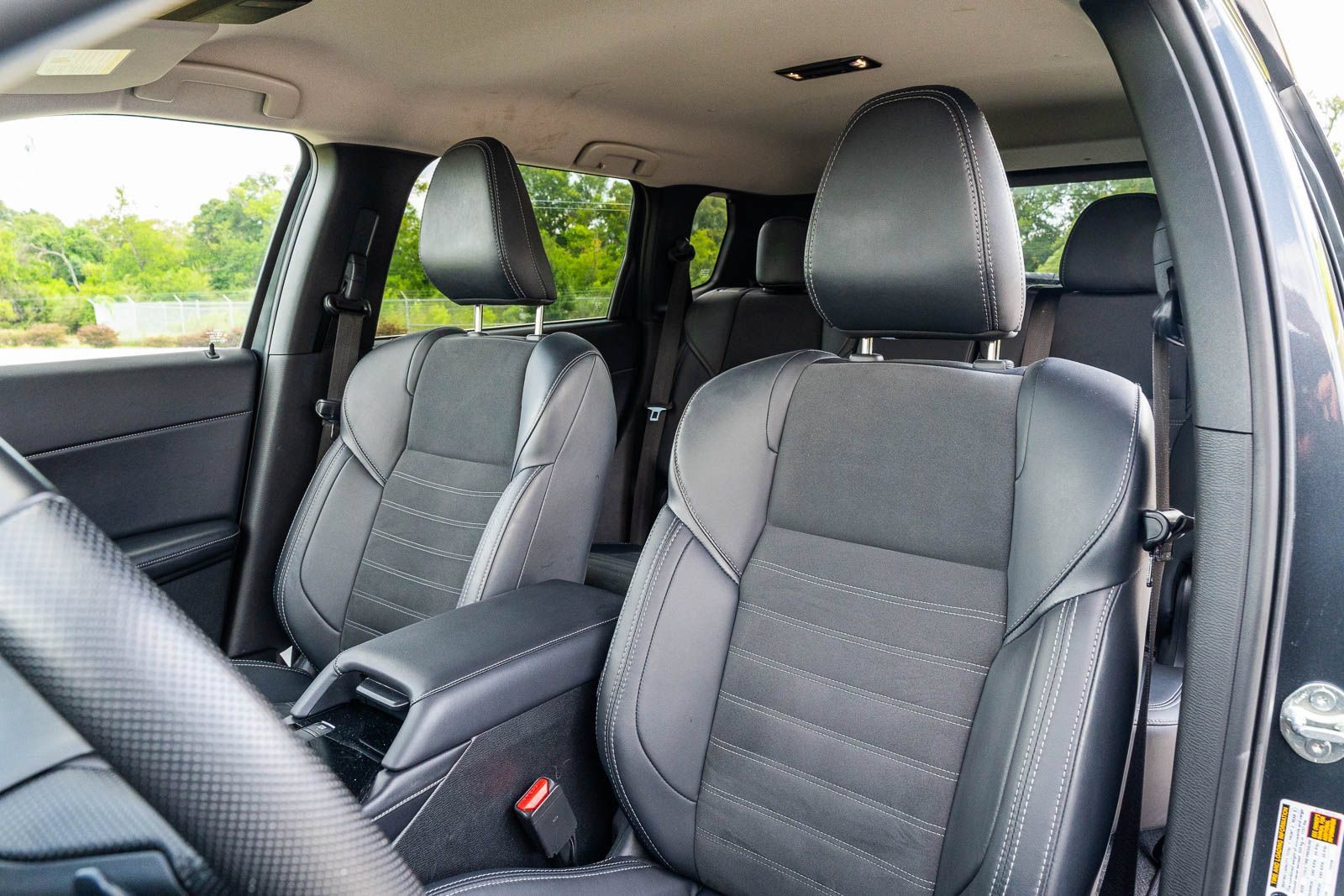 Used 2025 Mitsubishi Outlander SE FWD image 18