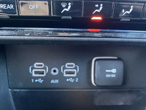 Used 2023 Jeep Grand Cherokee L Laredo image 20