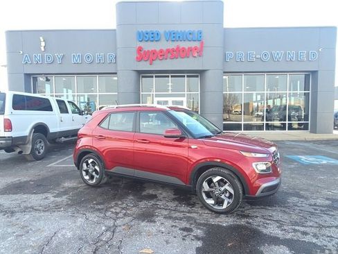 Used 2024 Hyundai Venue SEL image 1