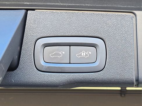 Certified 2023 Volvo XC60 B5 Ultimate image 16