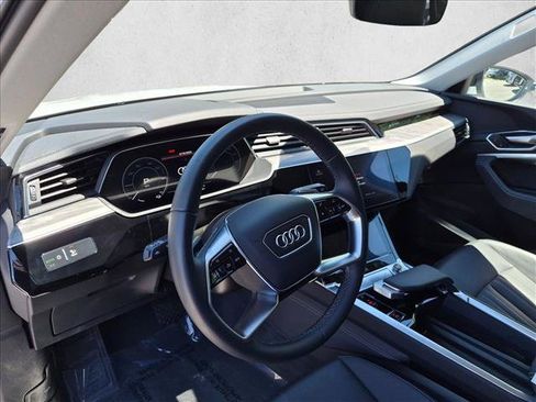 Certified 2024 Audi Q8 e-tron Premium Plus w/ Premium Plus Package AWD/4WD image 10