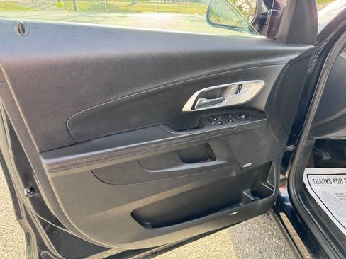 Used 2017 Chevrolet Equinox LT image 12