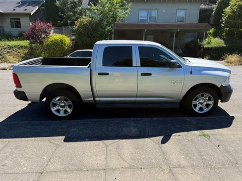 Used 2018 RAM 1500 ST AWD/4WD image 6