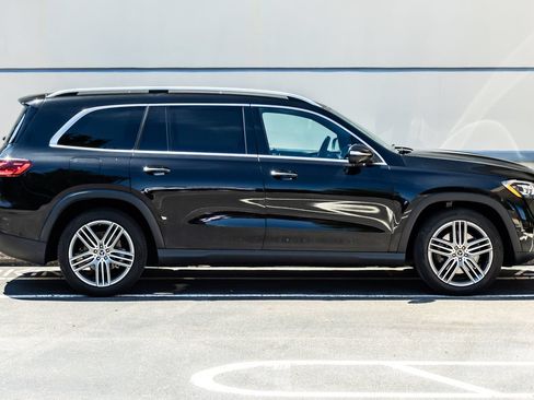 Used 2024 Mercedes-Benz GLS 450 4MATIC image 9
