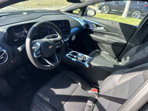 New 2026 Chevrolet Equinox EV LT image 11