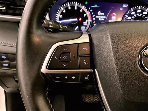 Used 2022 Toyota Highlander XSE image 17