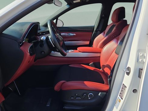 Used 2023 Genesis GV70 2.5T w/ Sport Prestige Package image 9