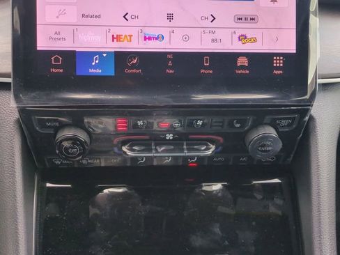 New 2025 Jeep Grand Cherokee L Limited w/ Luxury Tech Group II AWD/4WD image 19