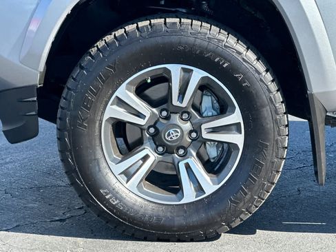 Used 2018 Toyota Tacoma TRD Sport RWD image 30